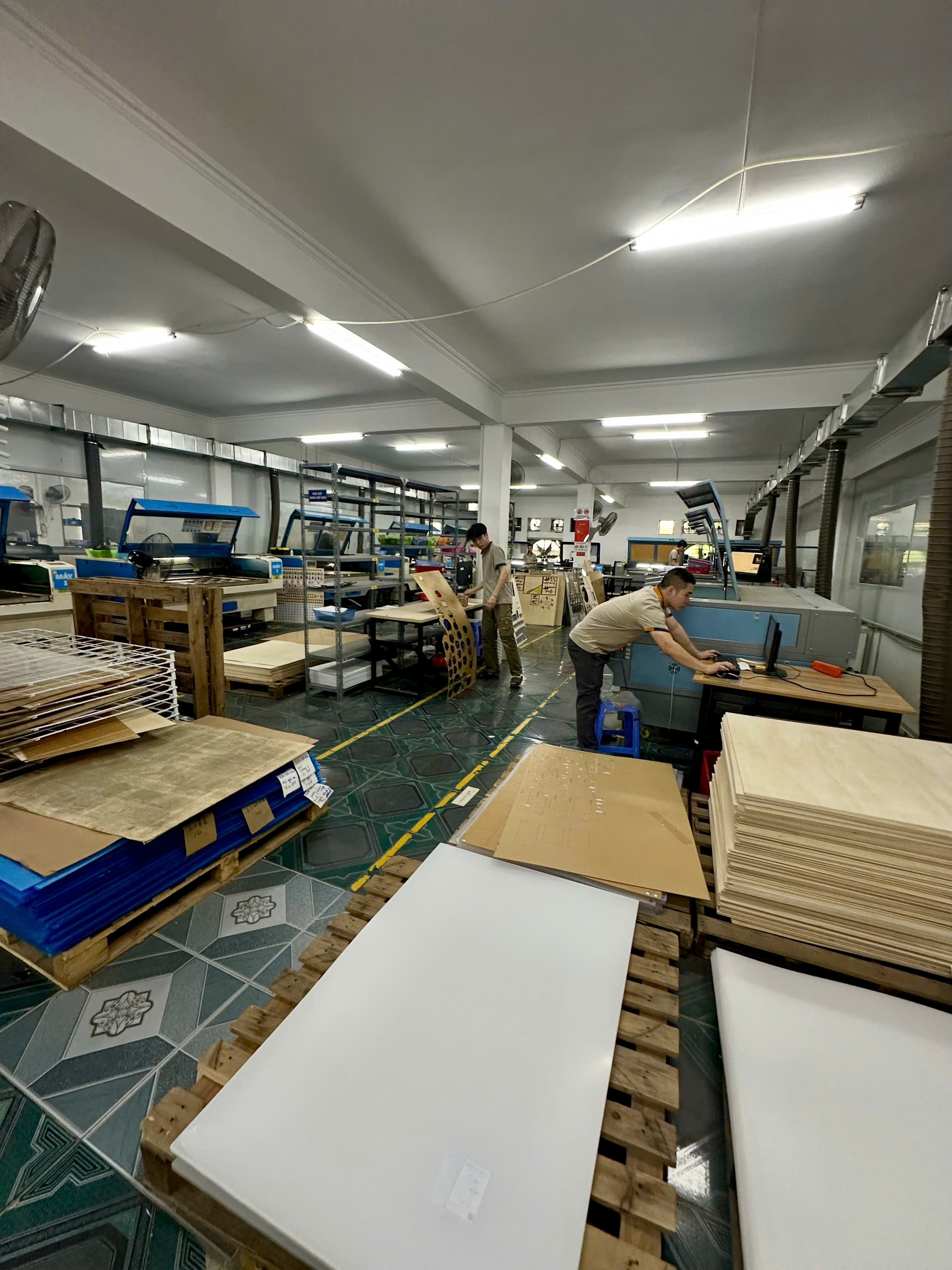 Phân xưởng chế tác xưởng 2M LUXURY STORE HOUSEHOLD BUSINESS